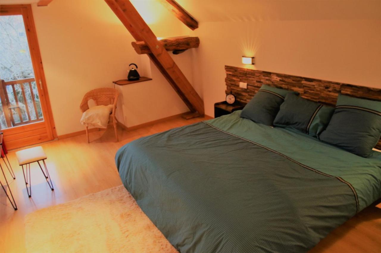 Chambres D'Hotes Les Peschiers 샤토루 외부 사진