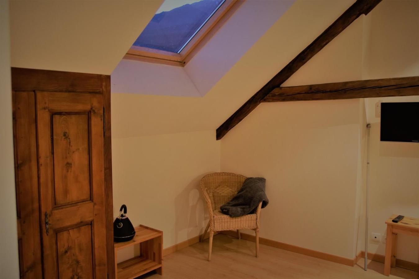 Chambres D'Hotes Les Peschiers 샤토루 외부 사진
