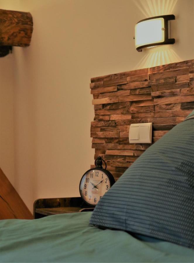 Chambres D'Hotes Les Peschiers 샤토루 외부 사진