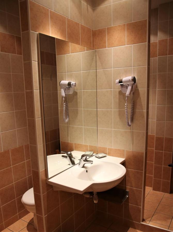 Chambres D'Hotes Les Peschiers 샤토루 외부 사진
