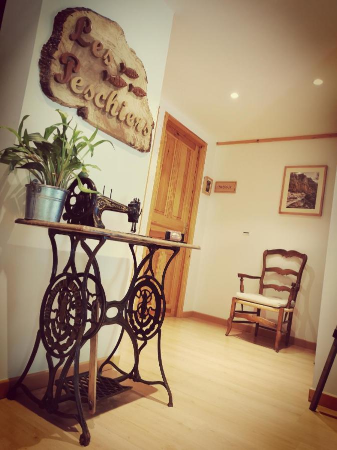 Chambres D'Hotes Les Peschiers 샤토루 외부 사진